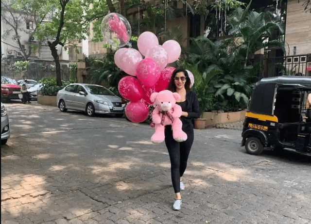 Sophie Choudhary carried a pink teddy bear and many balloons on the way visiting the newborn daughter of Neha Dhupia and Angad Bedi.