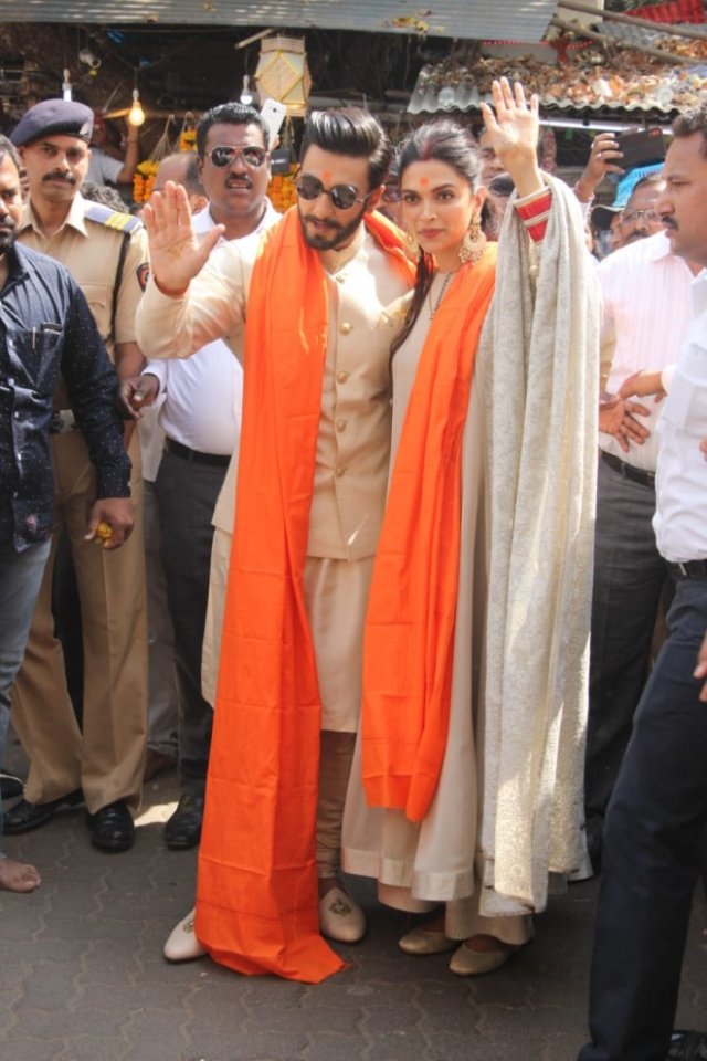 Deepika Padukone Ranveer Singh Visits Mumbai S Sid