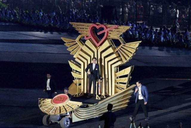 Shah Rukh Khan With Hockey Stick At Hockey World C