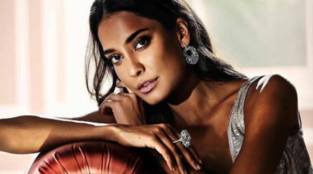 Lisa Haydon 759