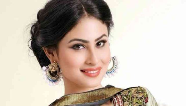 Mouni Roy Cute Smile Wallpaper 750x400 123206 730x