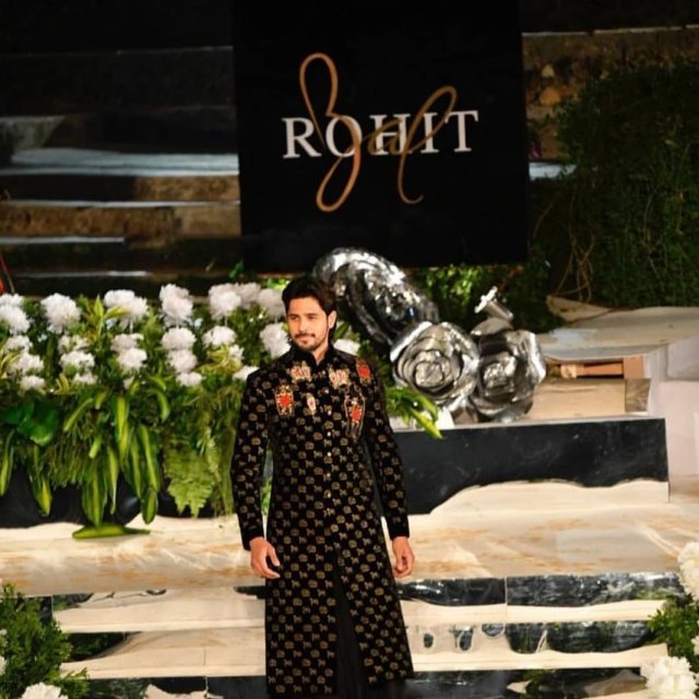 50511833 2236732196655479 1488563085603027519 N