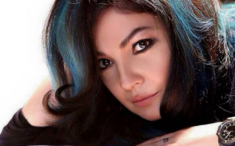 Pooja Bhatt 1900x