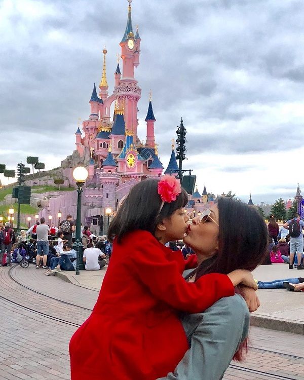 Image result for aishwarya rai bachchan and daughter disneyland