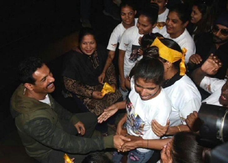 Kết quả hình ảnh cho john abraham visit acid attack victims in lucknow