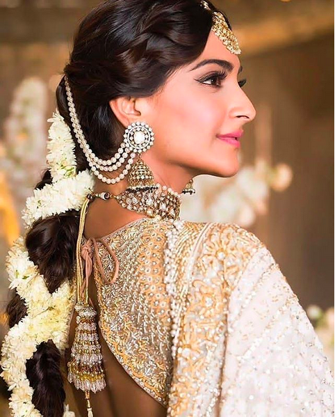 Sonam Kapoor In White Abu Jani Sandeep Khosla At H