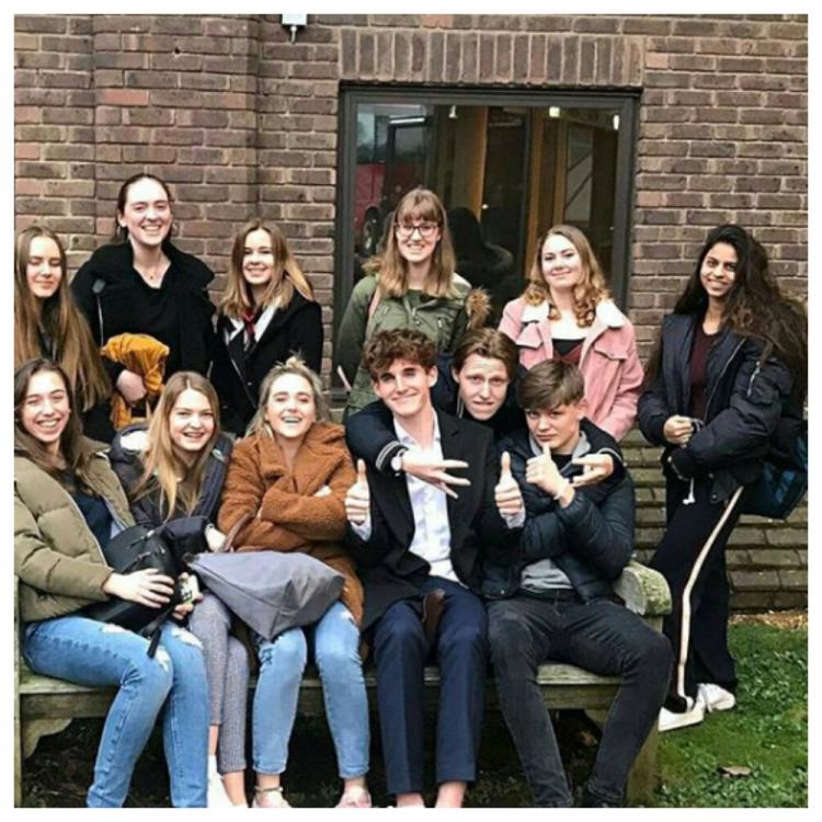 Suhana Khan College Picture