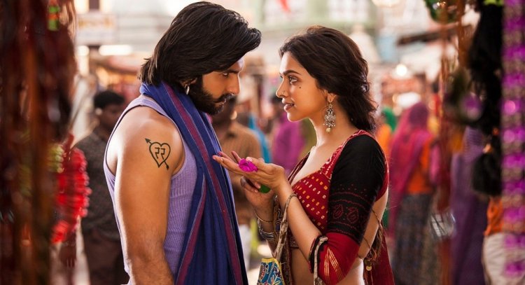 Goliyon-Ki-Raasleela-Ram-Leela-romantic-movie