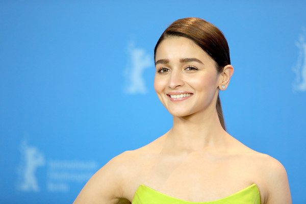 Aliabhattgullyboyphotocall69thberlinaleev6qi Sc2r3