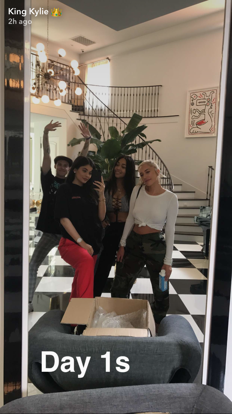 Kylie Snapchat Pregnant Rumor 1506118635