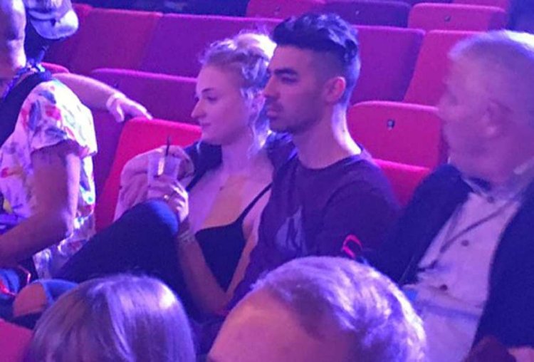 Joe Jonas Sophie Turner Concert