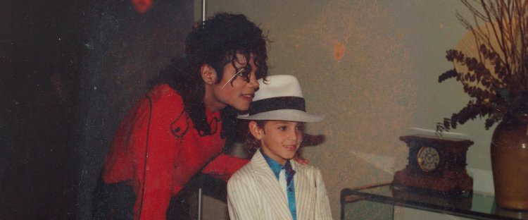 Hero Leaving Neverland Image