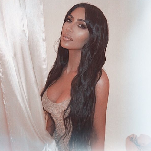 Kim Kardashian is always at the center of attention from fans and paparazzi for her impressively stunning hairstyle that will quickly become a popular trend