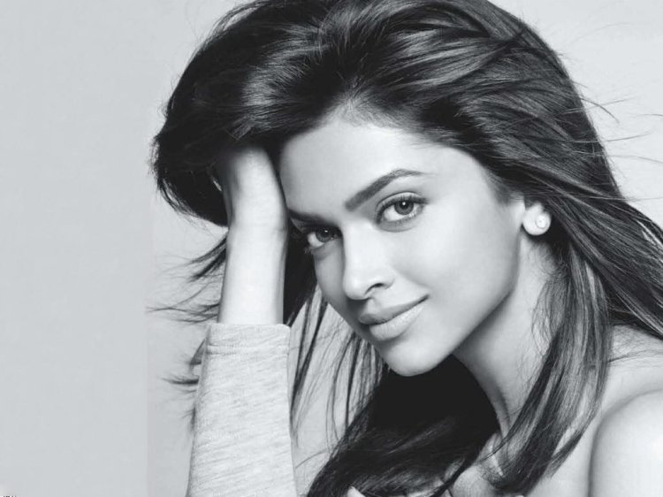 Deepika Padukone 10 Stunning Center