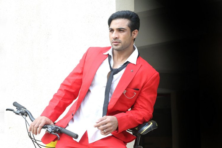 Mohammad Nazim Latest Pic In Red