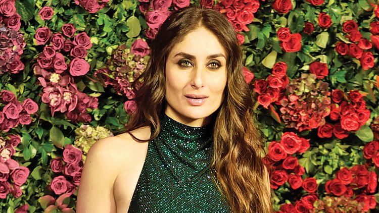 Kareena Kapoor Khan's First Look In Angrezi Medium - StarBiz.com