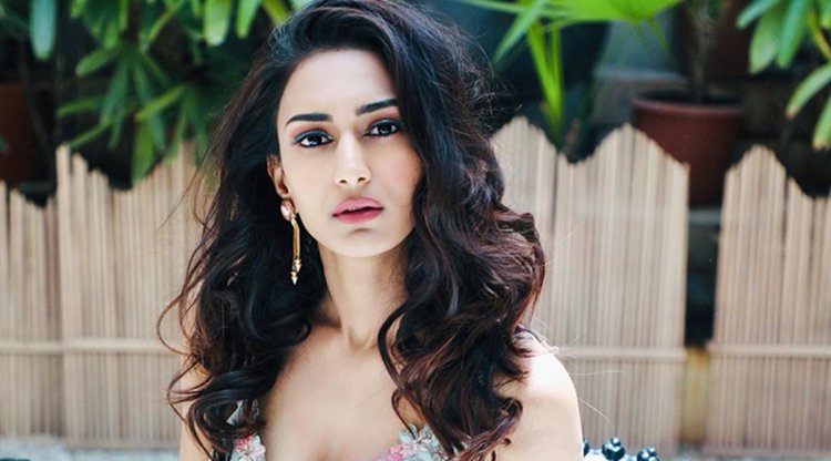 Top 50 Most Desirable Women: Unknown Facts About Erica Fernandes ...