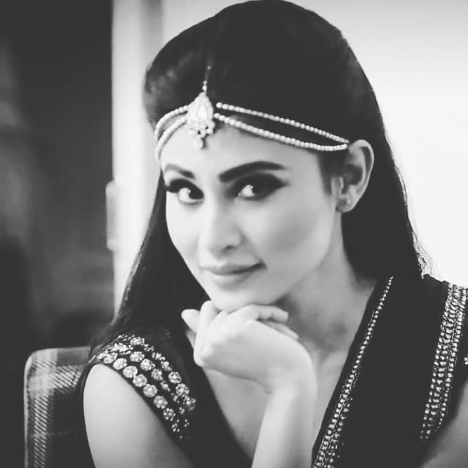 Mouni Roy4