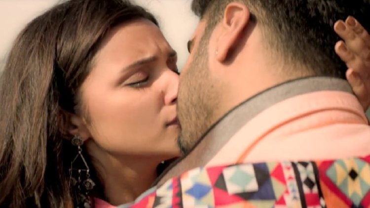 Kiss Scence Parineeti Arjunkapoor