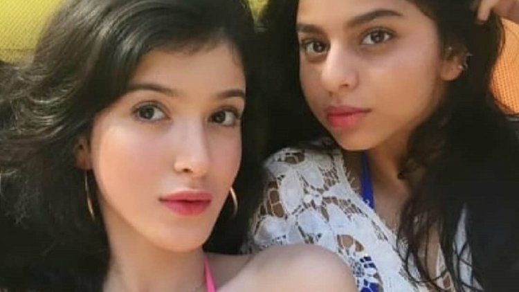 Shanaya Kapoor Suhana Khan Selfie
