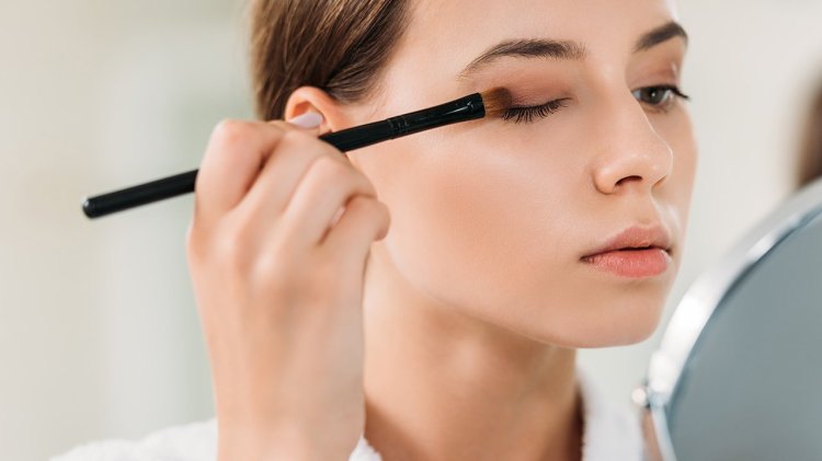 Top 5 Eye Makeup Brushes You Must Have In Your life