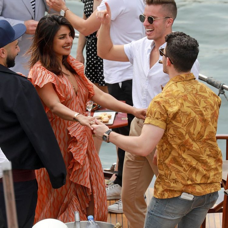 Nick Jonas Priyanka Enjoy Boat Party With Joe Soph