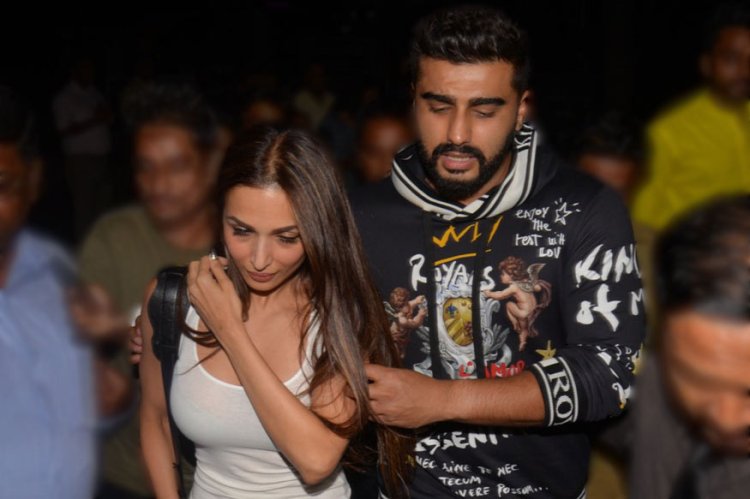 Arjun Kapoor Enjoys Dinner With Malaika