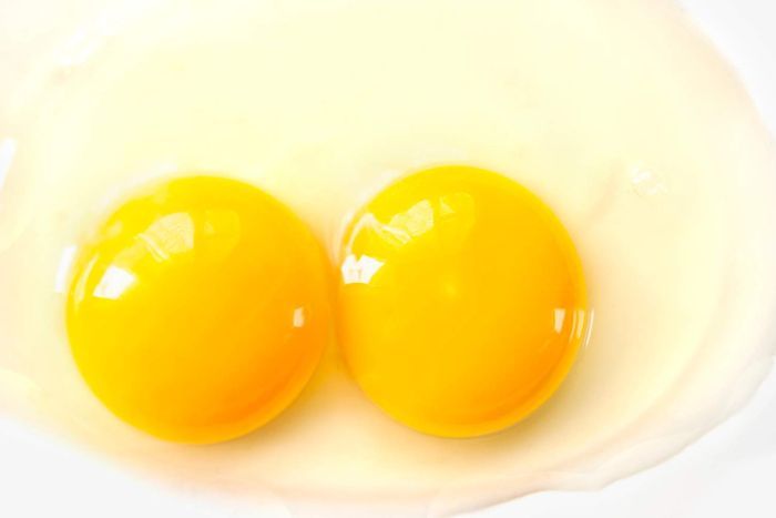 how to get glowing skin in 2 weeks: egg yolk