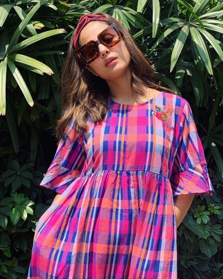 Hina Khan Shows You How To Pull Off A Headband