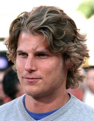 hairstyle for round face men