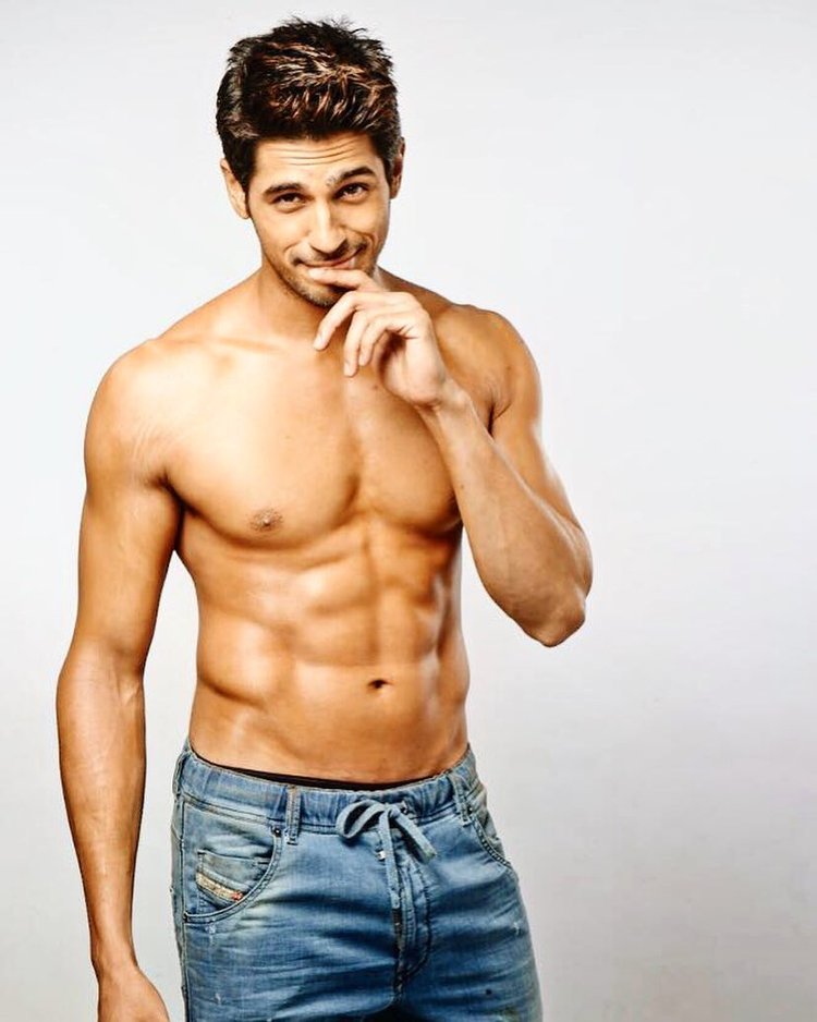 Sidharth top bollywood hottest body