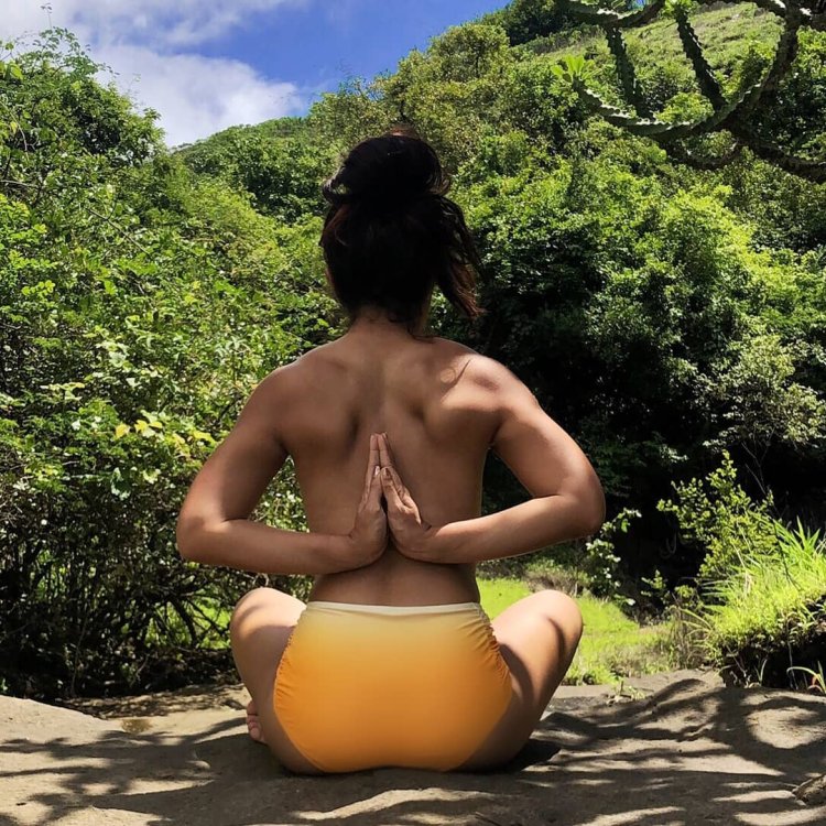 Abigail Pande Topless