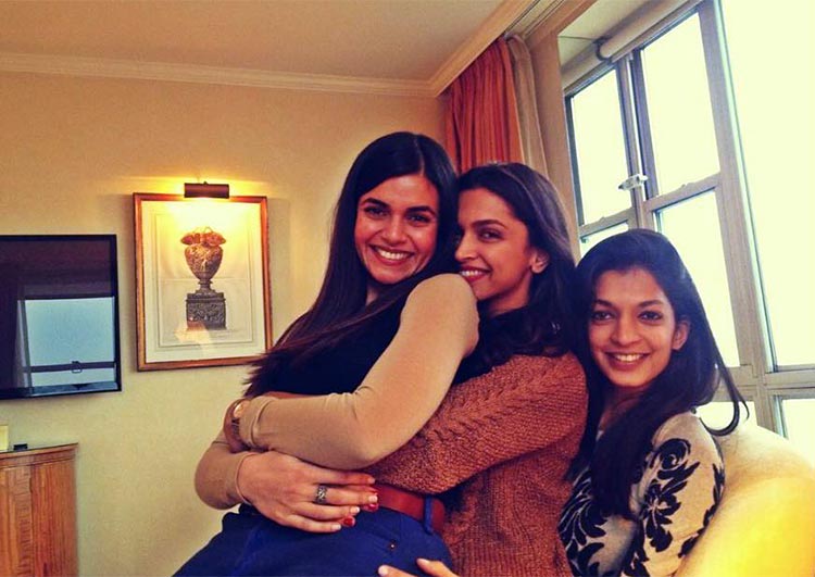 1deepika Padukones Cute Pic With Her Best Friends
