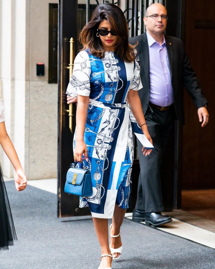 Priyanka Chopra Looks Uber Hot In This Violet Swim