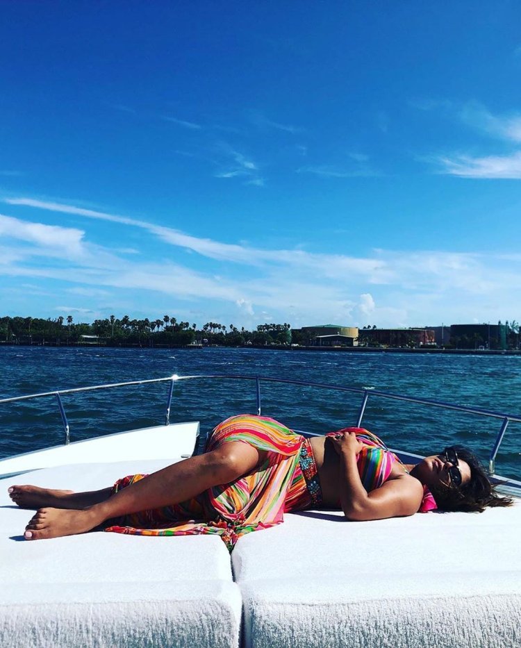 Priyanka Chopra Looks Uber Hot In This Violet Swim