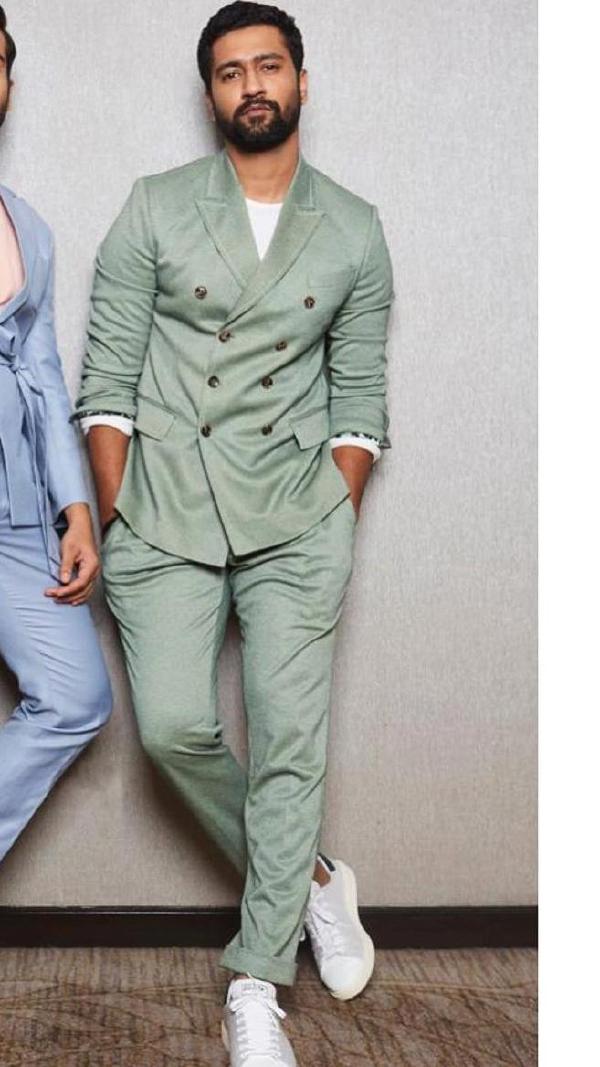 Vickey completed the list of OG hipsters of B-town with a pastel green suit, perfect!