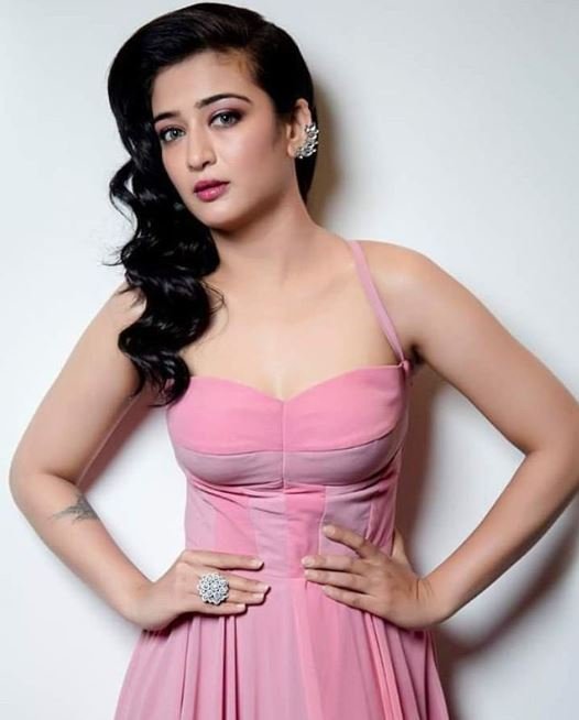 ‘I Would Love To Direct Film With My Dad’, say Fingertip Akshara Haasan