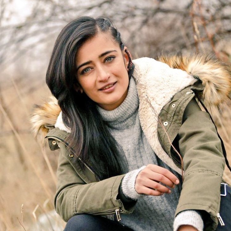 Stylish Look Pics Of Akshara Haasan