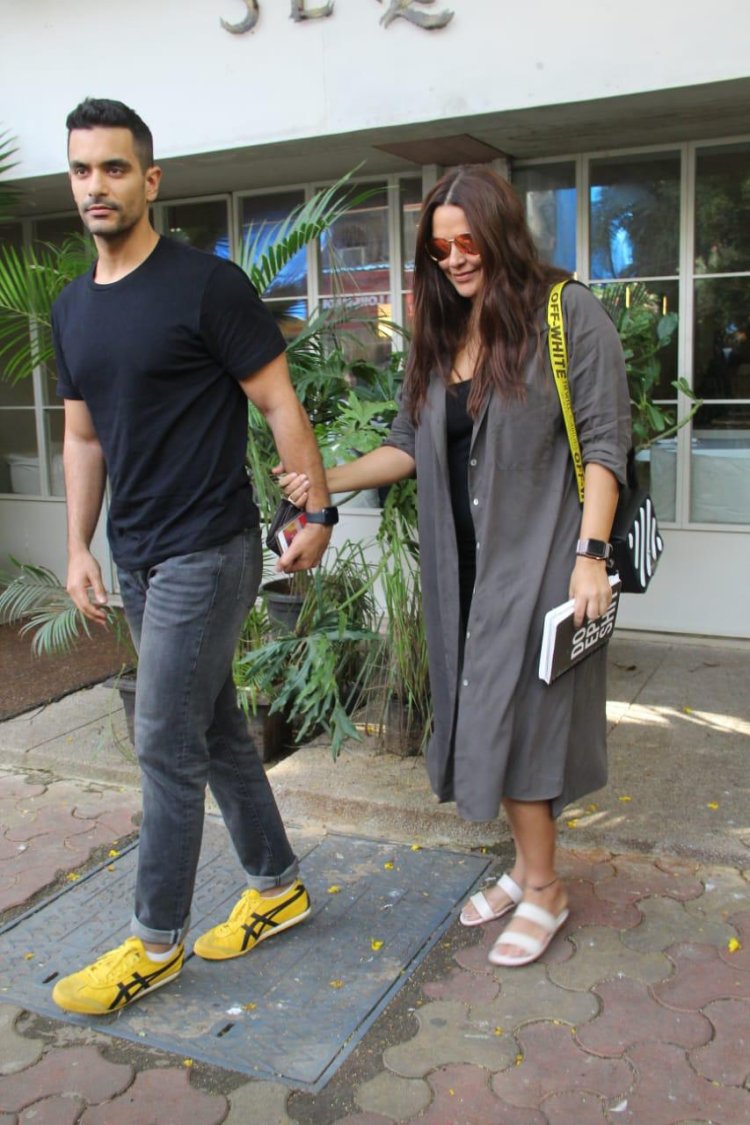 Bollywood actresses' handbags Neha Dhupia Off-White handbag