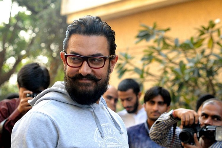 Aamir Khan Signs A Donation Of Rs 25 Lakhs For Maharashtra Floods