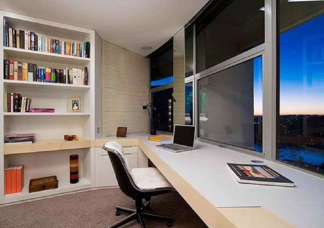 anushka-sharma-Office-at-Lokhandwala