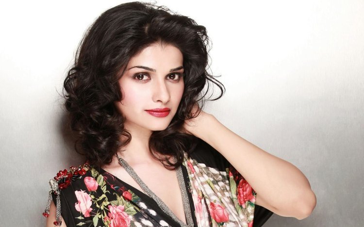 6817430 Prachi Desai