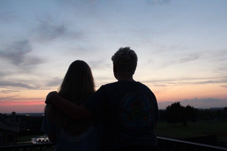 couple-watching sunset