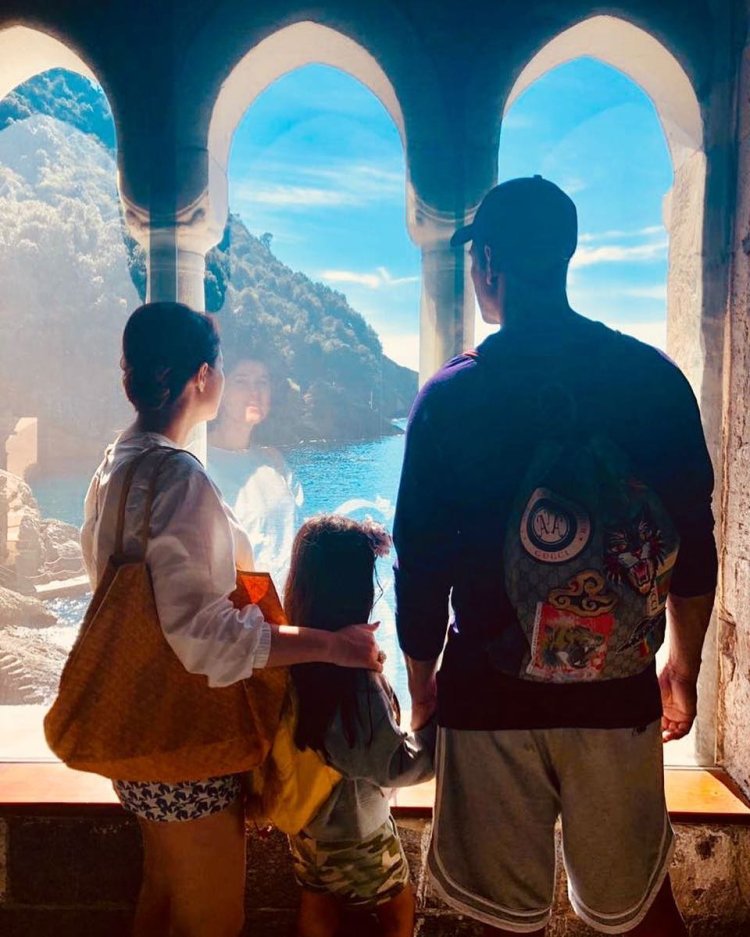 Akshay Kumar on a trip with his family