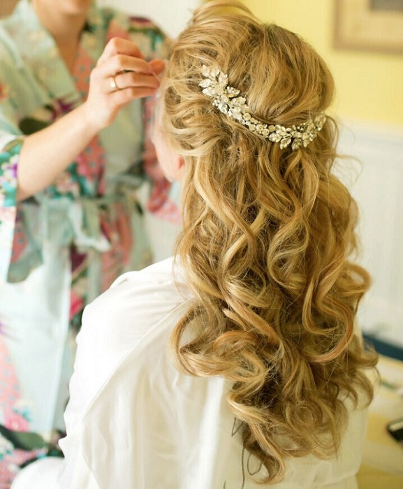 5 Dreamy Bridal Hairstyles With Flowers You Want To Pin Immediately 