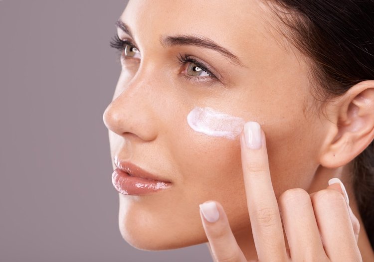 Apply Primer Or Moisturiser 4625