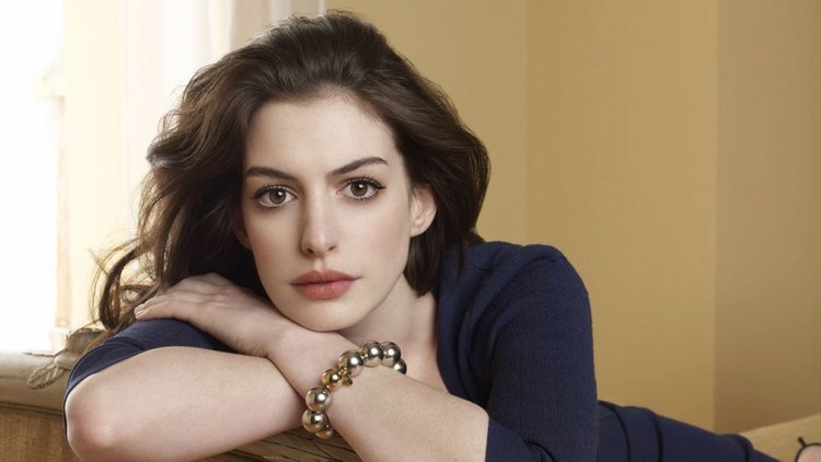 Anne Hathaway E788