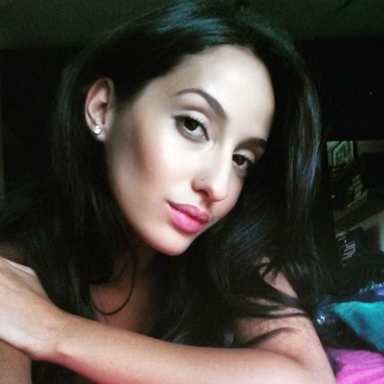 How To Slay The Selfie Game? The Pretty Nora Fatehi Will Show You How