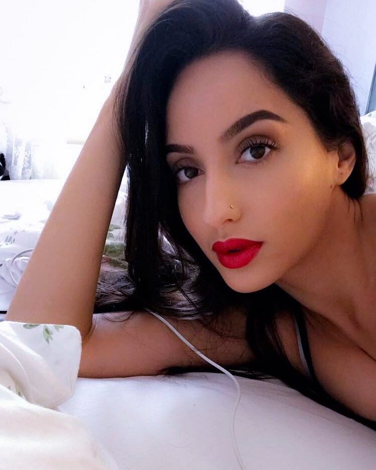 How To Slay The Selfie Game? The Pretty Nora Fatehi Will Show You How