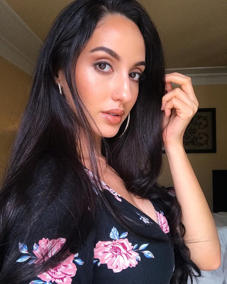 How To Slay The Selfie Game? The Pretty Nora Fatehi Will Show You How